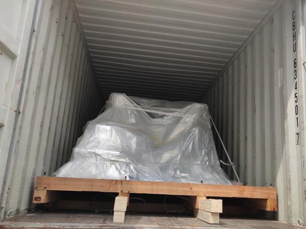 Packaging and loading service of heat shrinkable film